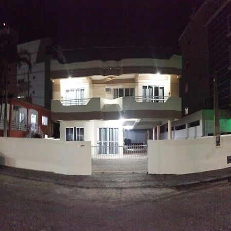 Residencial Nereu Appartement Bombinhas Buitenkant foto